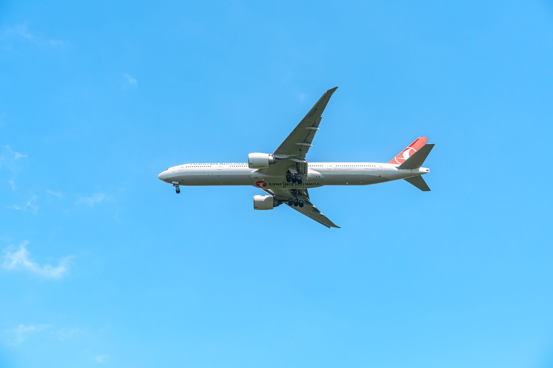 Aircraft fuselage, wings and engine interfaces in flight