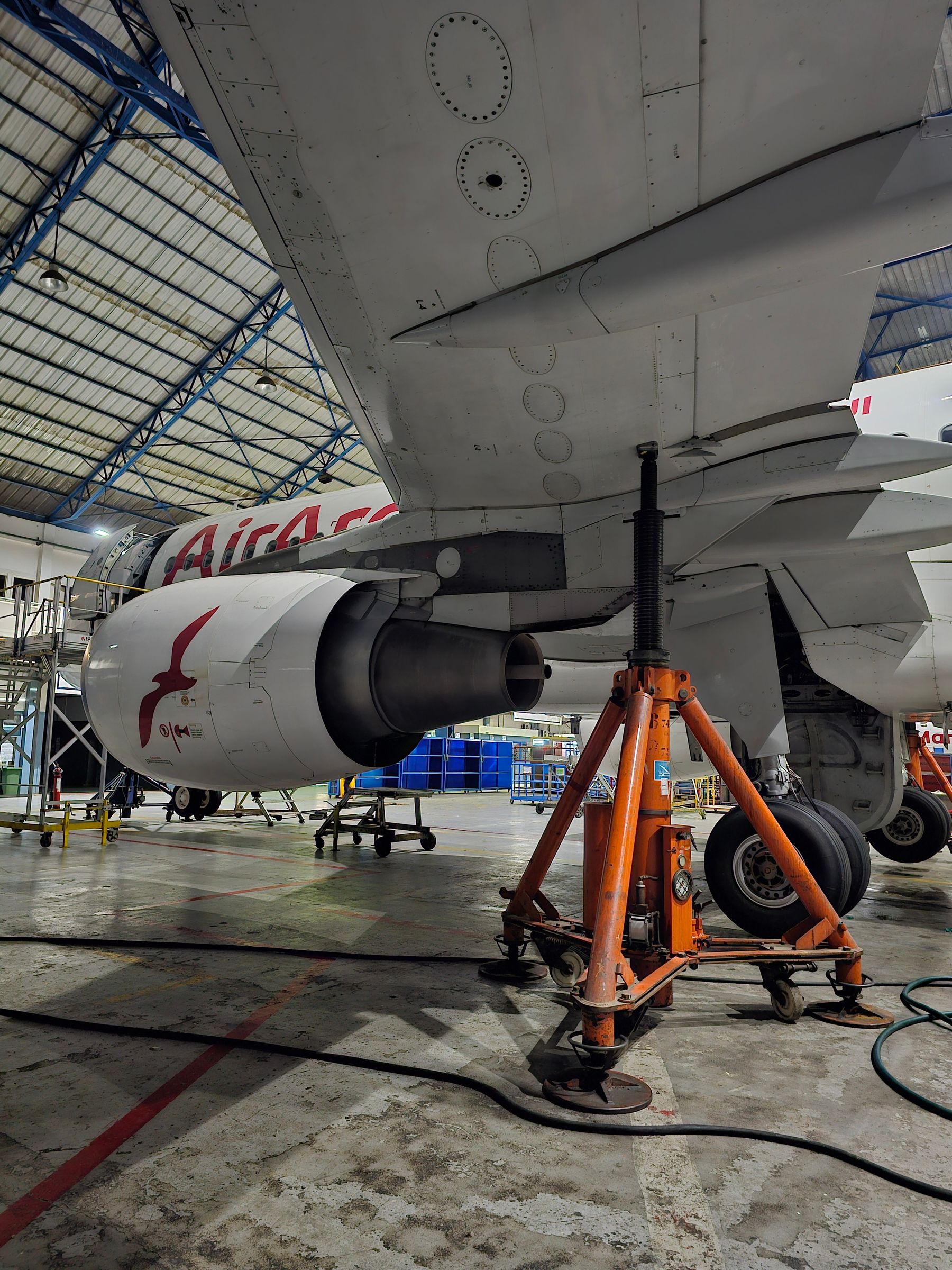 Aircraft ground support tooling and underwing maintenance equipment
