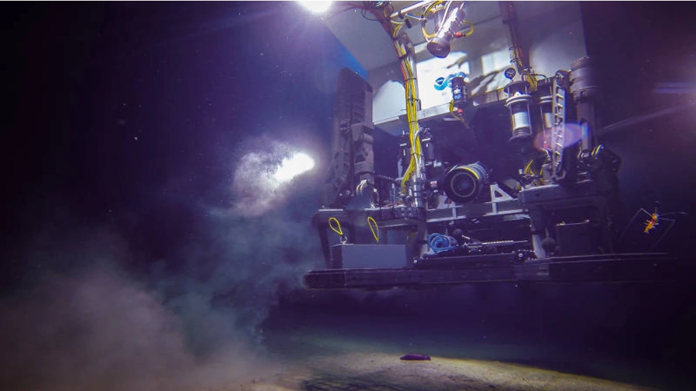 Underwater remotely operated vehicle and manipulator equipment